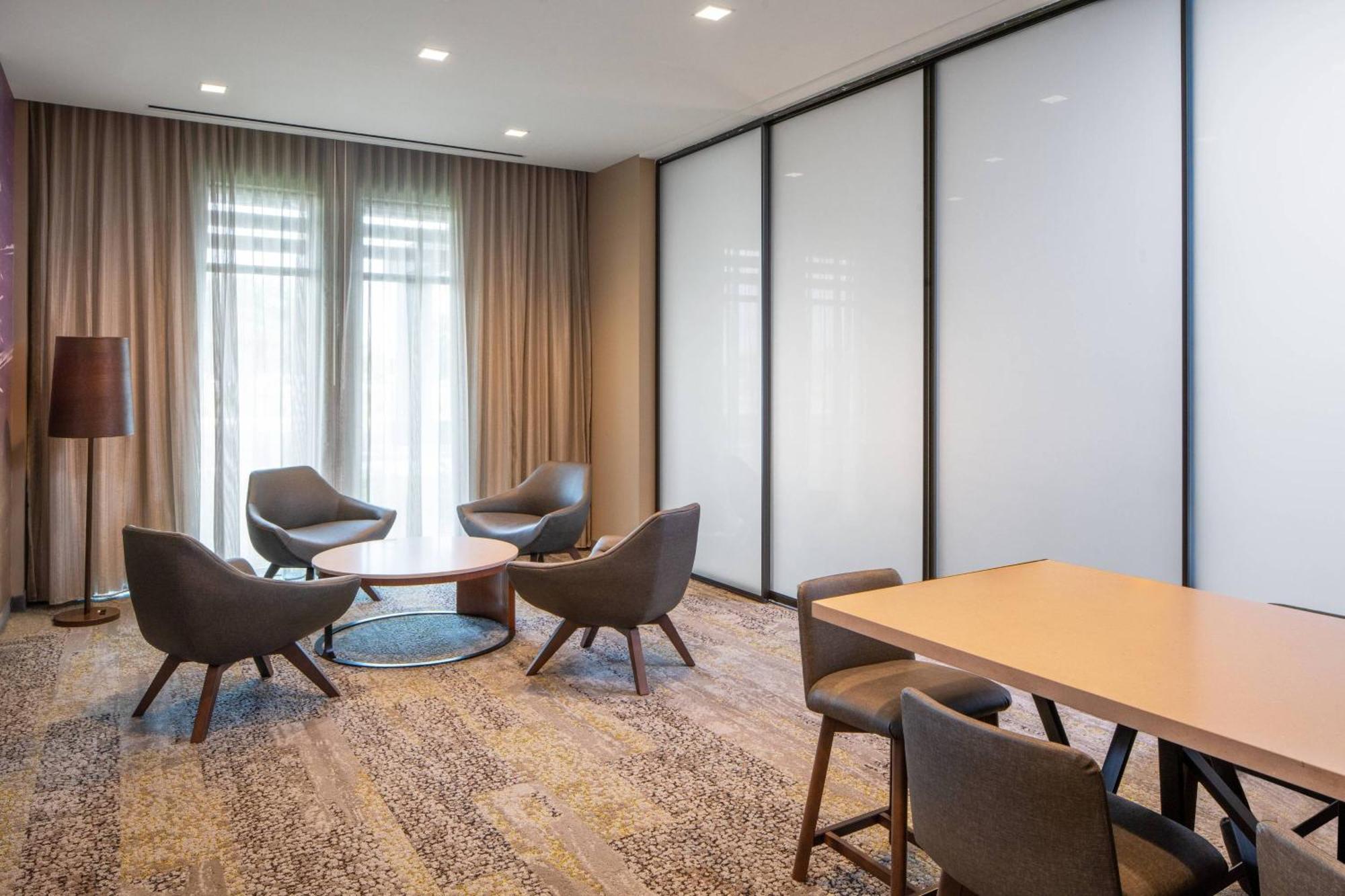 Courtyard By Marriott Lafayette South Hotel Bagian luar foto