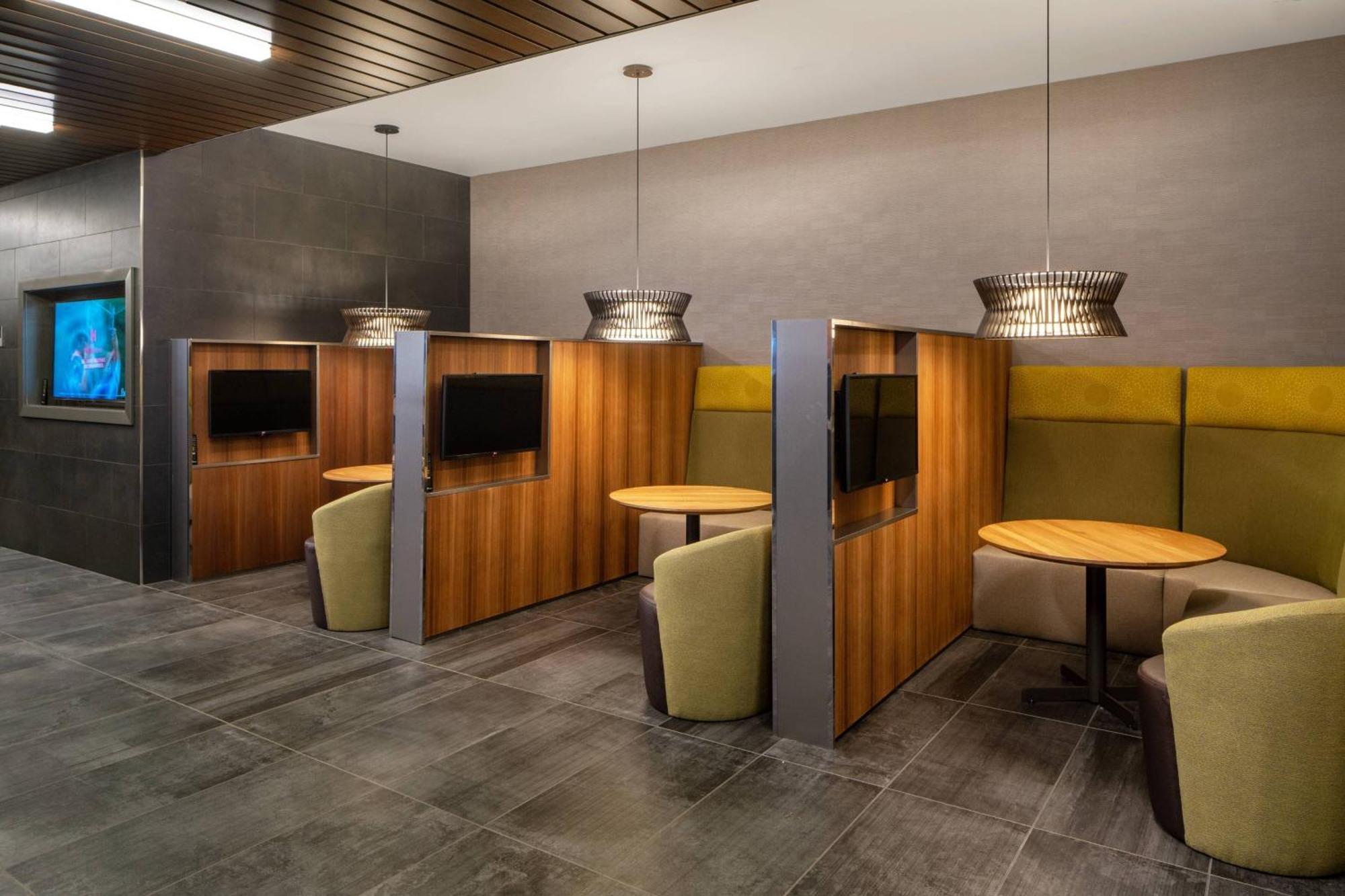 Courtyard By Marriott Lafayette South Hotel Bagian luar foto